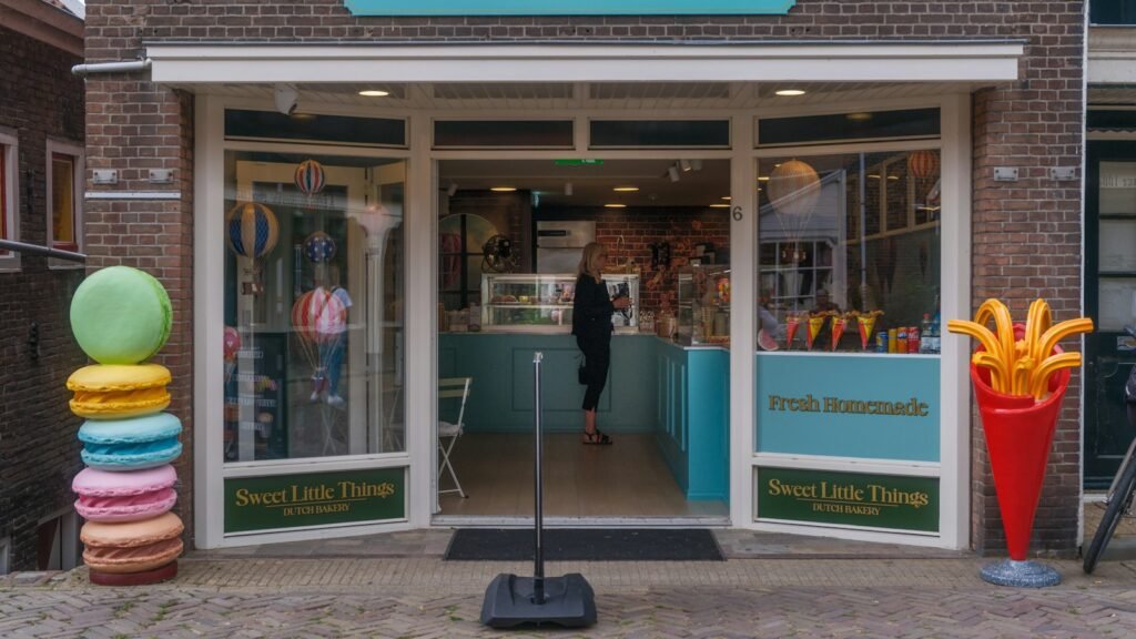 Structured data for local businesses: a bakery storefront with macarons